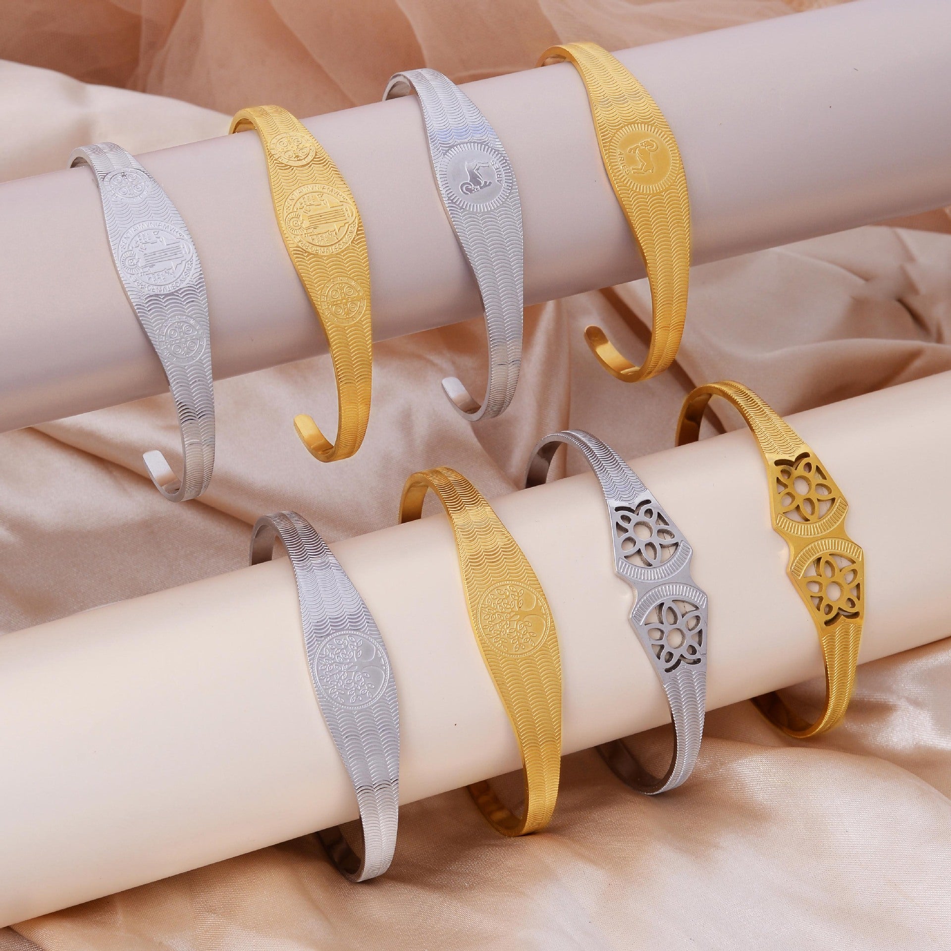 Chinese-style Patterned Hollow Titanium Steel Bracelet For A Noble Look