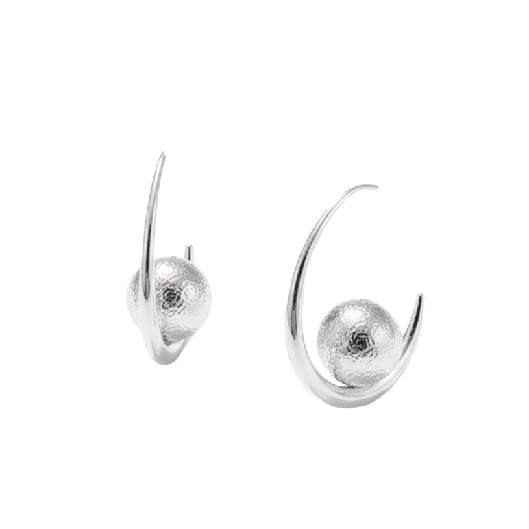 Cool-style Chic Earrings With A Lightbulb Texture And A Strong Design Aesthetic