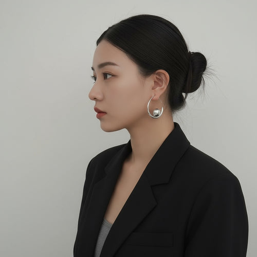 Cool-style Chic Earrings With A Lightbulb Texture And A Strong Design Aesthetic